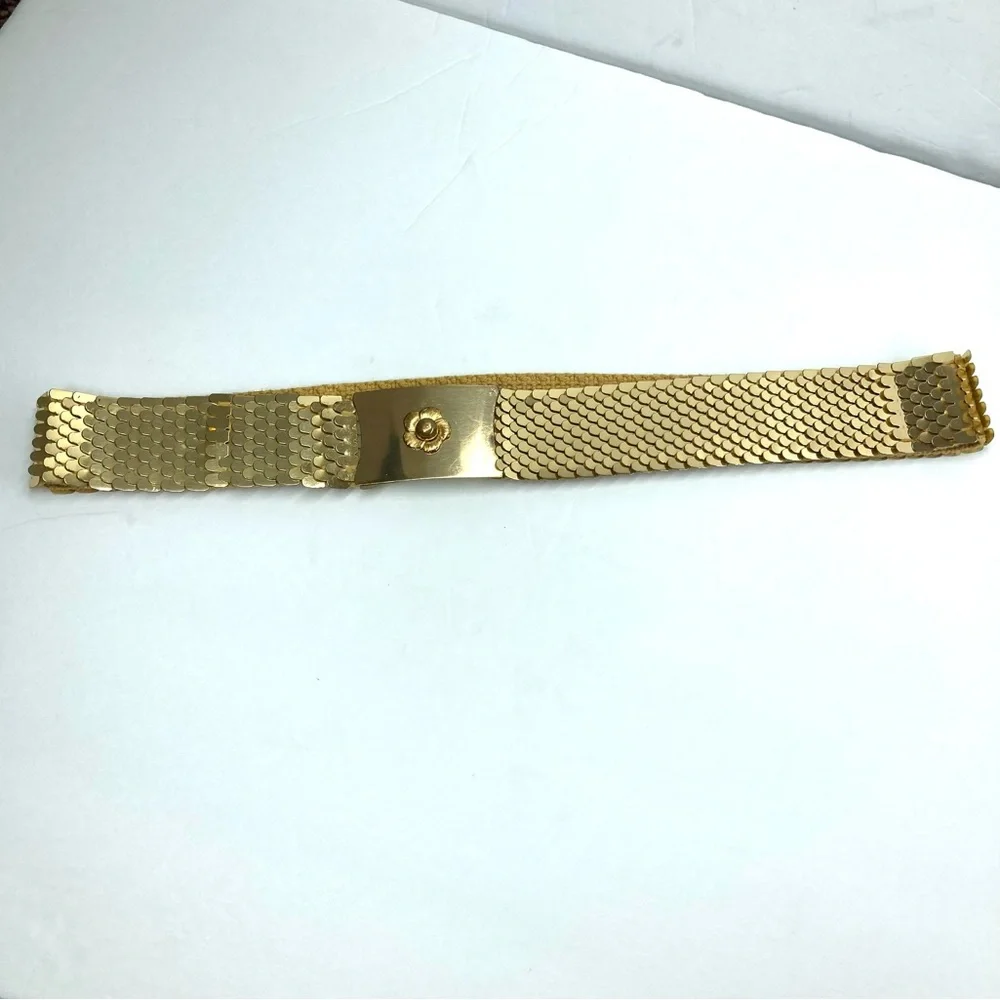 Vintage 80s Gold Metallic Fish Scale Belt Stretch Disco Glam Flower Buckle Large